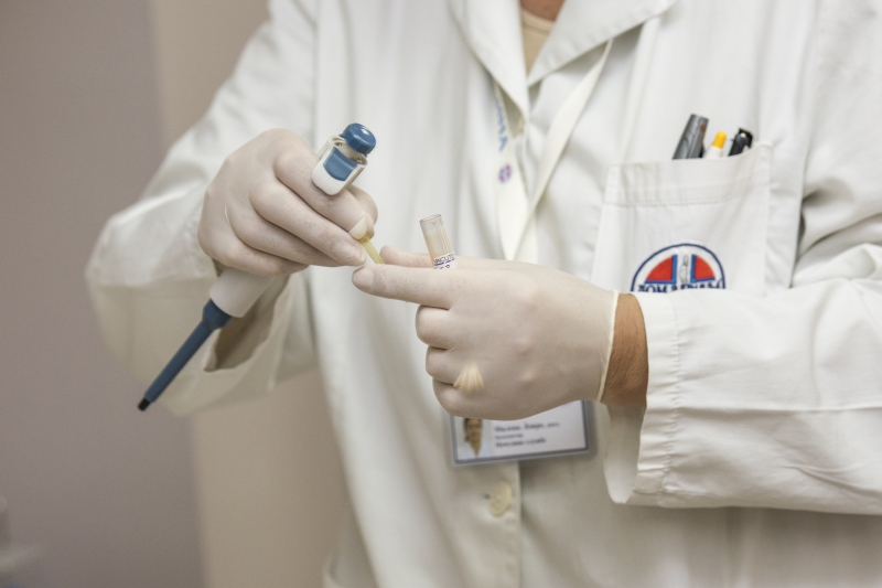 dentiste-LE CANNET DES MAURES-min_person-white-care-medicine-health-laboratory-917211-pxhere.com